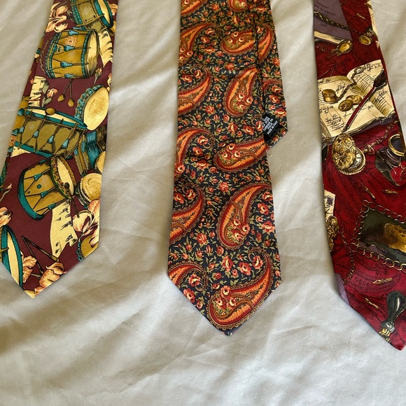 Multiple tie - Picture 2 of 4